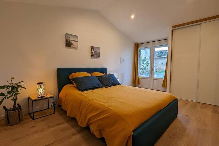 Gîte pour 2 personnes, avec terrasse ainsi que piscine et jardin, animaux acceptés dans Aunac-sur-Charente - 2