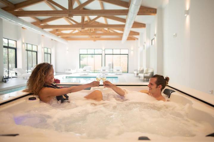 Hôtel pour 2 personnes, avec jardin et sauna ainsi que jacuzzi et piscine à Niozelles