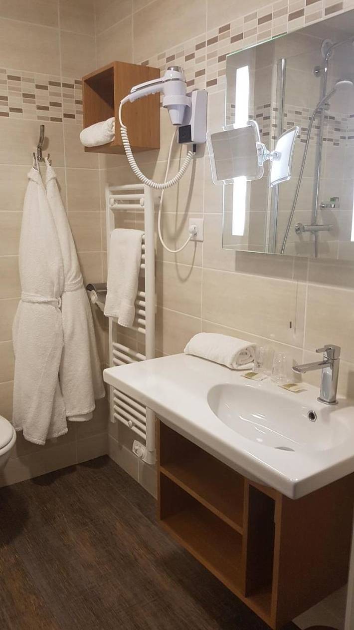 Hôtel pour 2 personnes, avec vue et terrasse à Panissières - 4