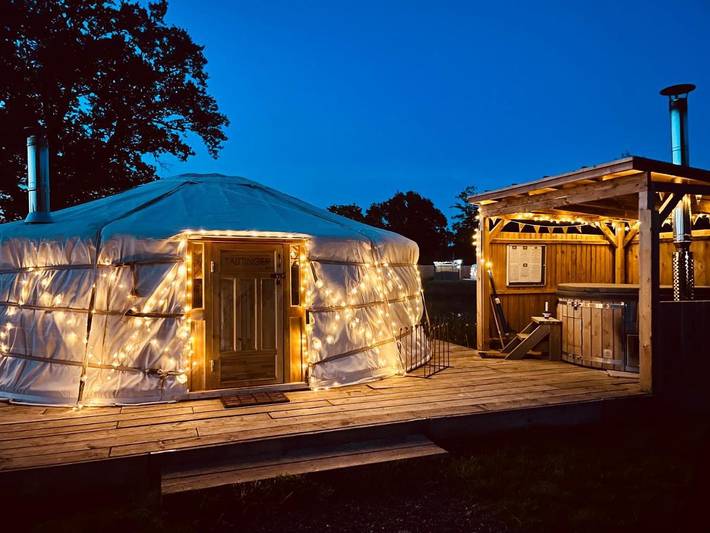 Tent for 4 people, with Hot tub and Terrace as well as Garden and View in Norfolk