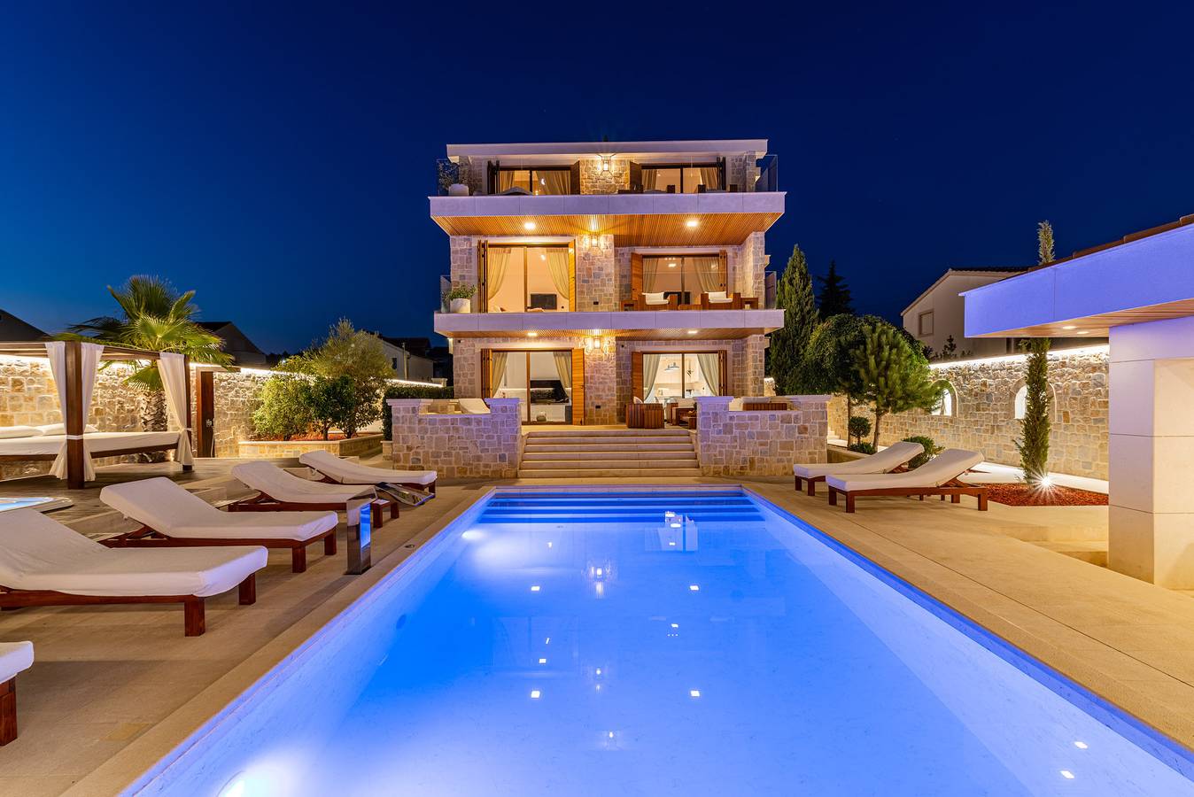 Villa Nena with heated pool, jacuzzi and sauna in Polača, Zadar