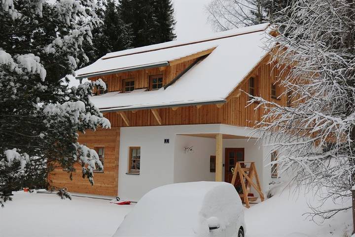 Chalet für 8 Personen, mit Ausblick und Garten sowie Sauna, kinderfreundlich - 1