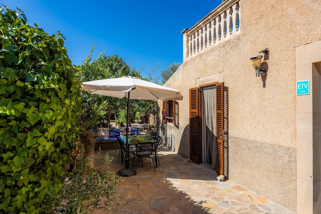Maison de campagne 'Can Hostalet' avec terrasse privée, Wi-Fi et climatisation in Es Llombards, Santanyí