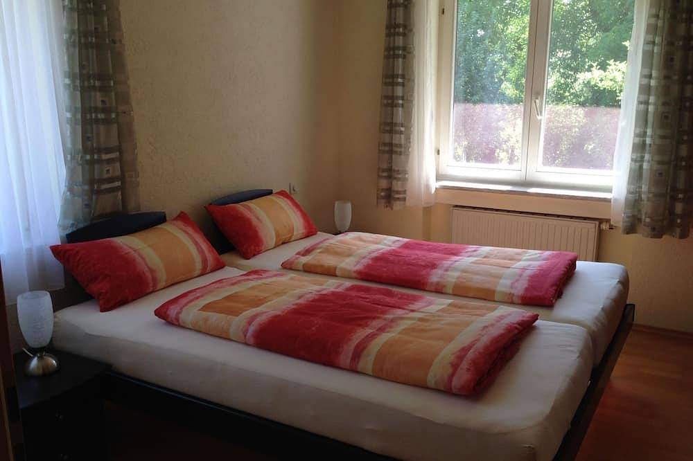 Ganze Wohnung, Geräumige Fewo im Grünen (85qm) mit großem überdachten Freisitz. in Eriskirch, Obersee (Bodensee)