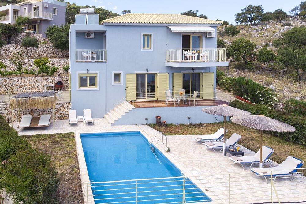 Villa avec piscine privée et chauffée et vue imprenable sur la mer in Skala, Céphalonie
