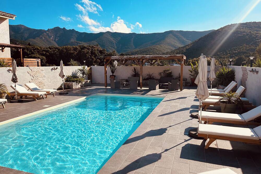Superior apartment 2 bedrooms sea view in front of the beach in Galeria, Parco naturale regionale della Corsica