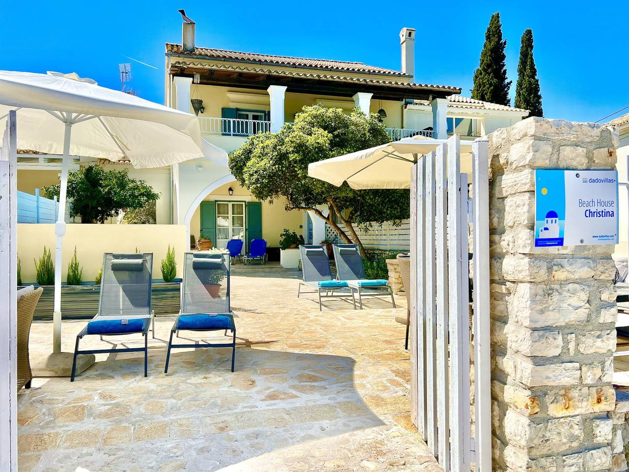 Beach House Christina with private heated pool in Corfu