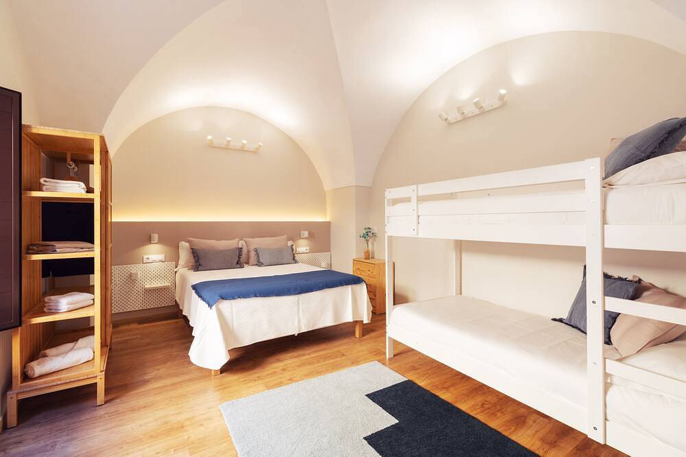 Appartement entier, Apartments Plaza Mayor 35, 105 Family in Cáceres, Région de Cáceres