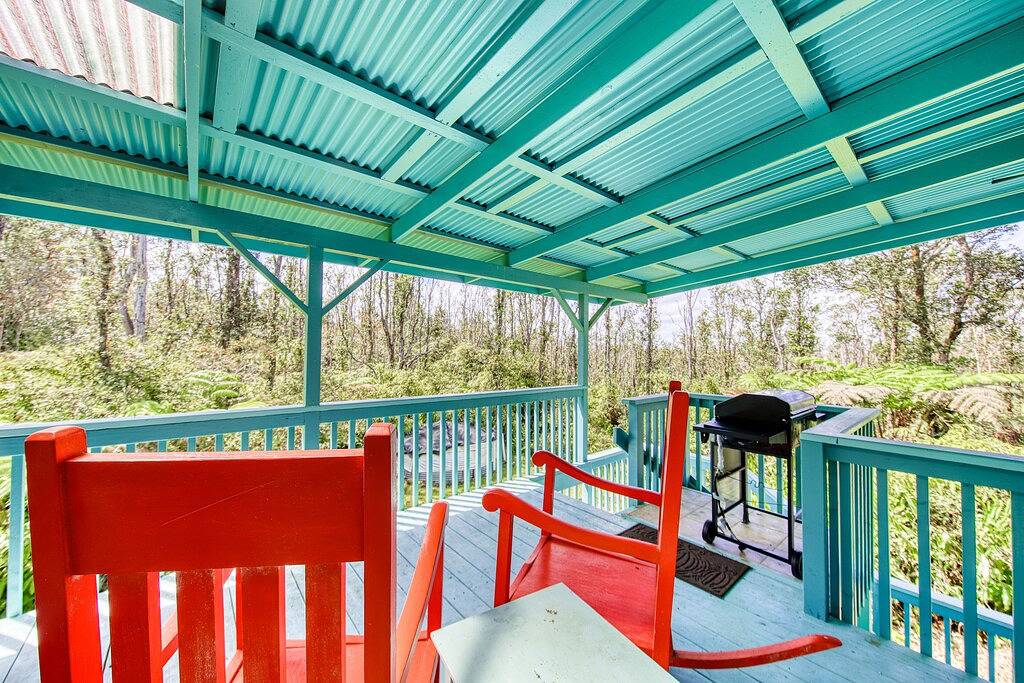 Charmantes Zuhause mit Holzofen - 10 Minuten von den Hawaii Volcanoes National Park! in Royal Hawaiian Estates, Fern Forest