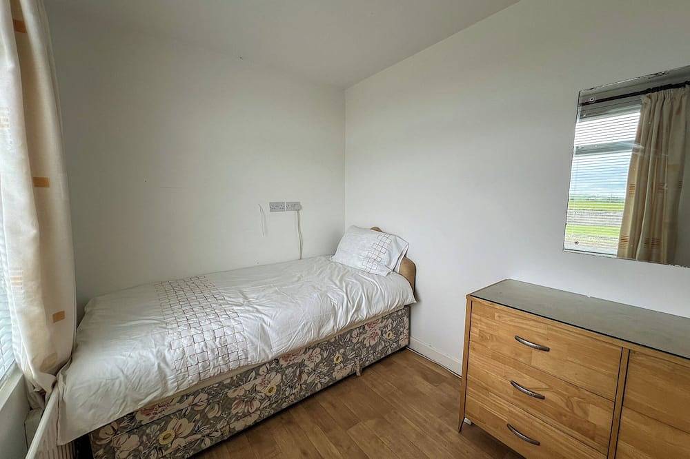 Serene cottage with gorgeous sea and mountain views. in County Sligo
