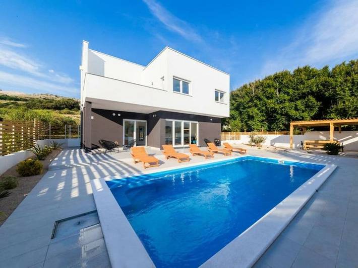 Villa für 10 Personen, mit Pool und Terrasse sowie Balkon/Terrasse auf Pag