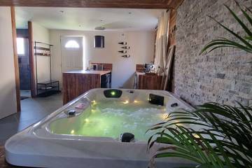 Gîte pour 2 personnes, avec jacuzzi ainsi que jardin et terrasse à Chabottes