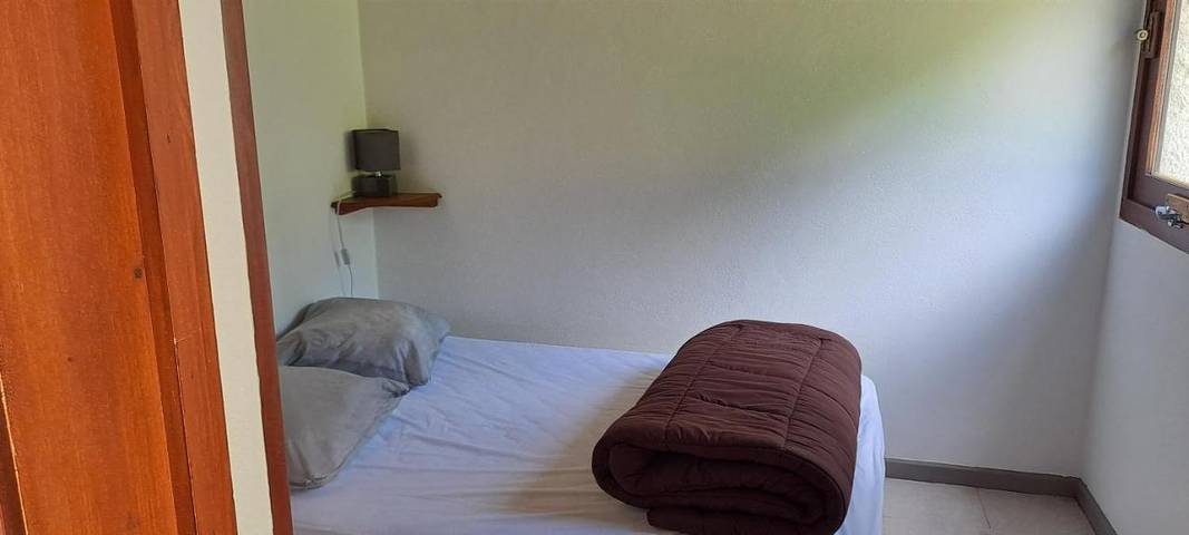 Location de vacances pour 7 personnes, avec terrasse ainsi que jardin et vue à Menat - 2