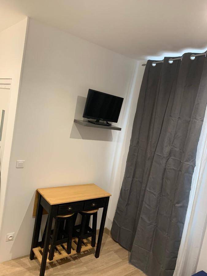 Appartement entier, One-Bedroom Apartment in Aubusson, Région d'Aubussargues