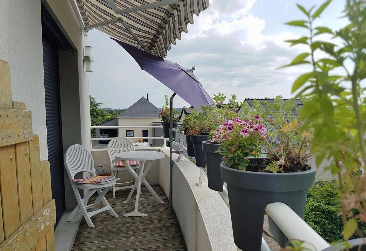 King Room with Balcony in Saint-Florent-le-Vieil, Région de Cholet