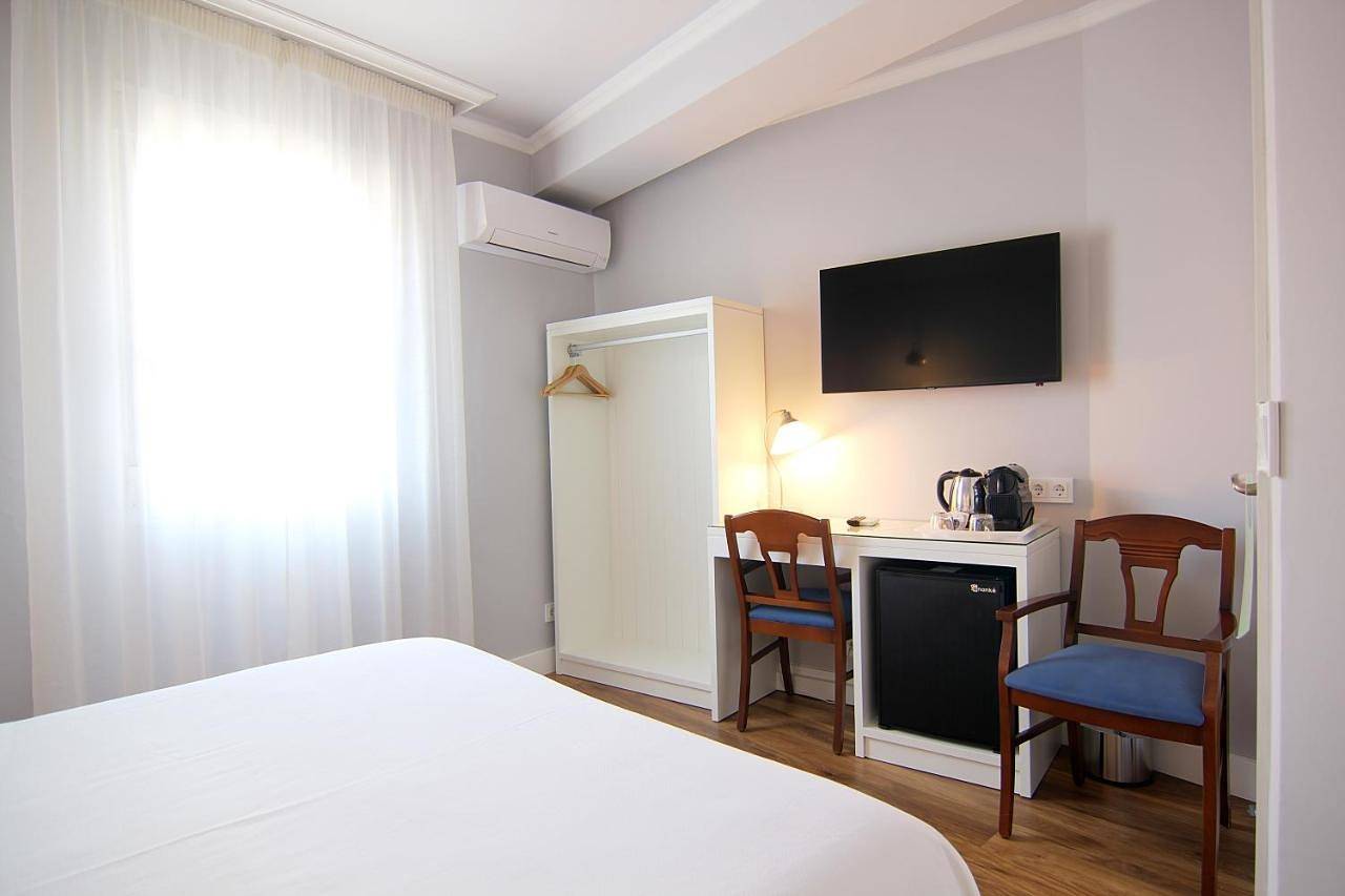 Hostal Los Castañuelos in Candeleda, Valle del Tiétar