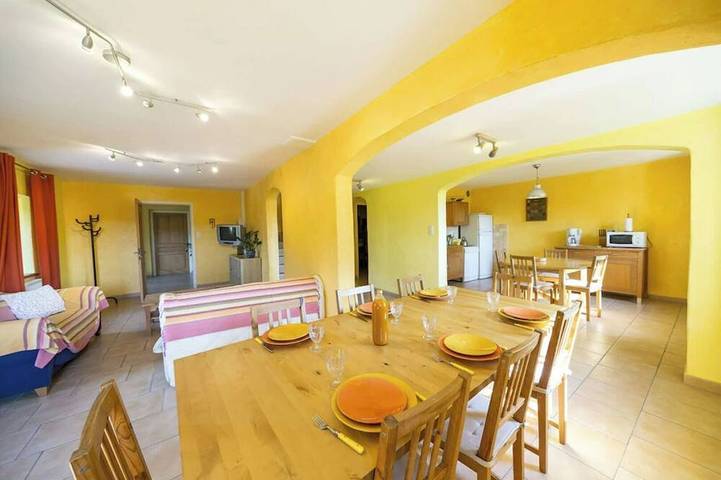 Gîte pour 6 personnes, avec jardin et piscine à Charols - 4