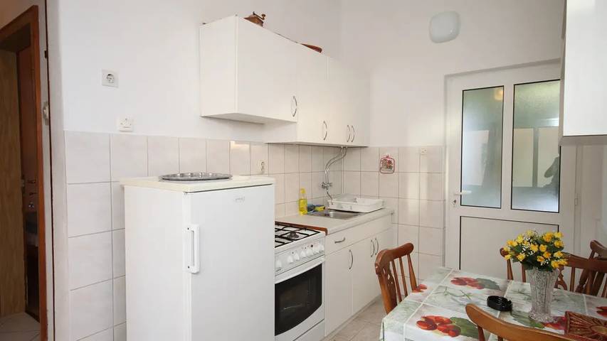 Ferienwohnung für 4 Personen, mit Terrasse in Baska Voda - 3