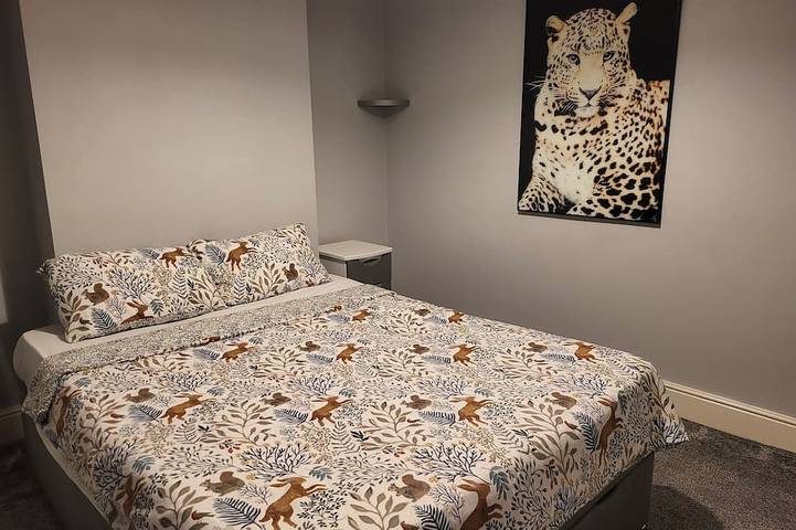 Apartamento entero, Apartment - Sleeps 5 - Great Location - Parking in Stoke-on-Trent, Midlands