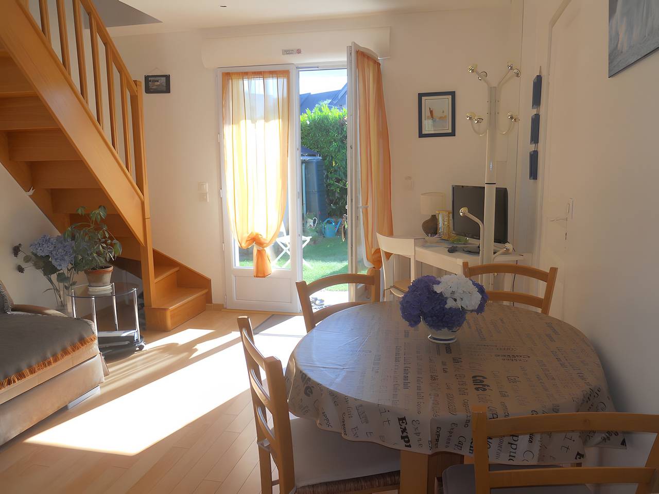 Casa de vacaciones 'Ty Lydian' con terraza privada, jardín y Wi-Fi in Arradon, Côte des Mégalithes