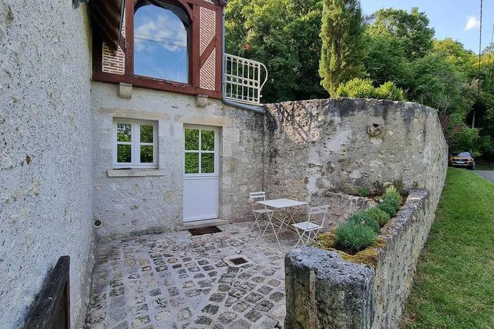 Gîte pour 2 personnes, avec Terrasse ainsi que Jardin et Piscine à Orchaise
