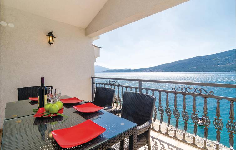 Ferienwohnung für 6 Personen, mit Terrasse, mit Haustier in Montenegro - 2