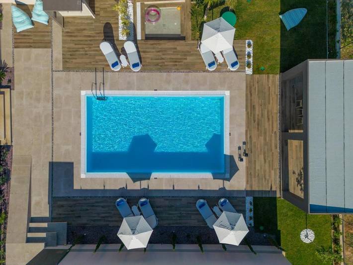 Location de vacances pour 3 personnes, avec jardin et bassin pour enfant ainsi que vue et piscine dans Amoudara - 3