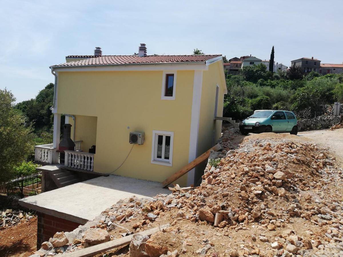 Ganze Wohnung, Two-Bedroom Apartment in Cres Stadt, Cres
