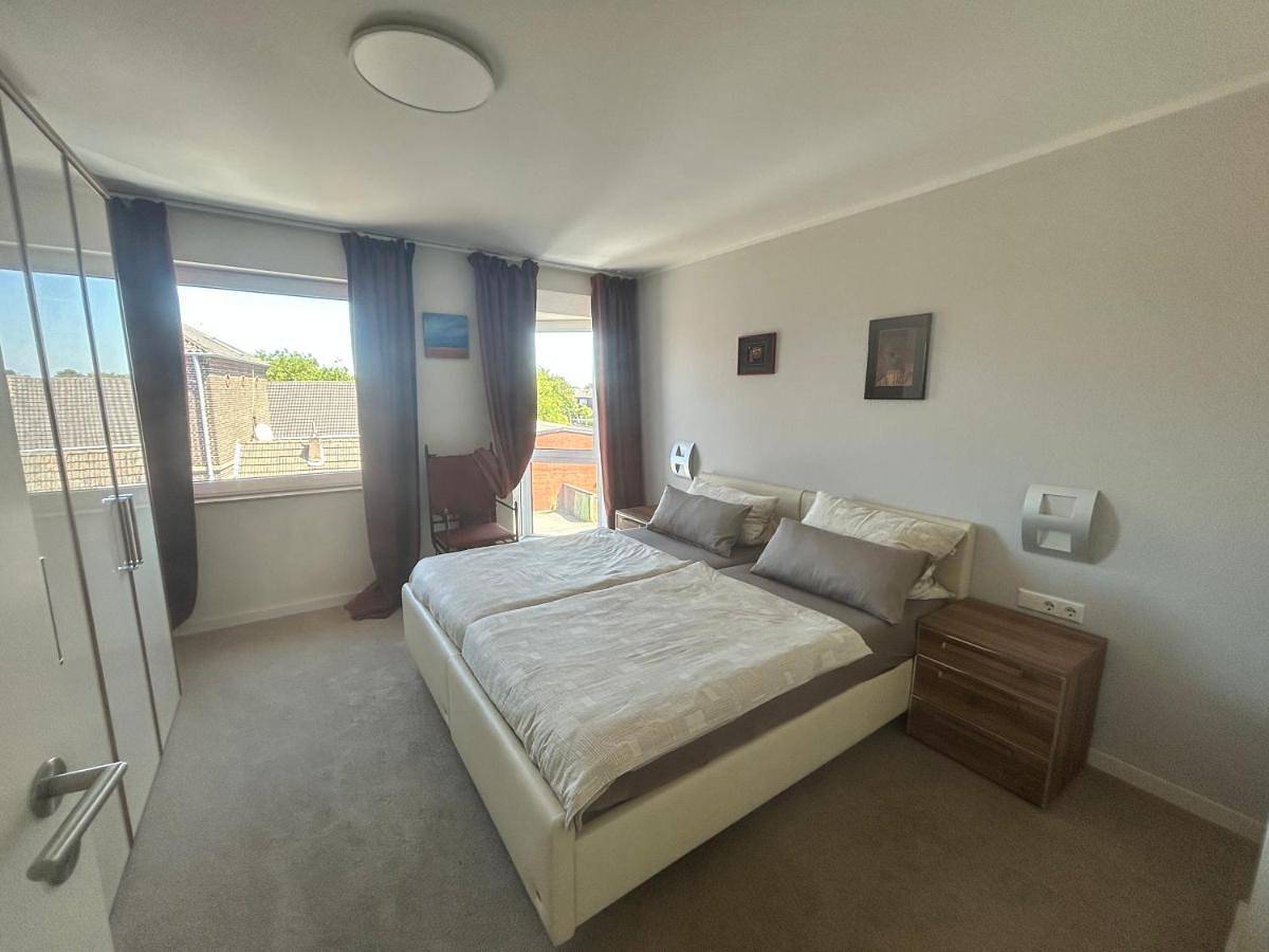 Ganze Wohnung, Großzügiges Design-Apartment nahe Köln - Balkon und Parkplatz in Pulheim, Rhein-Erft-Kreis