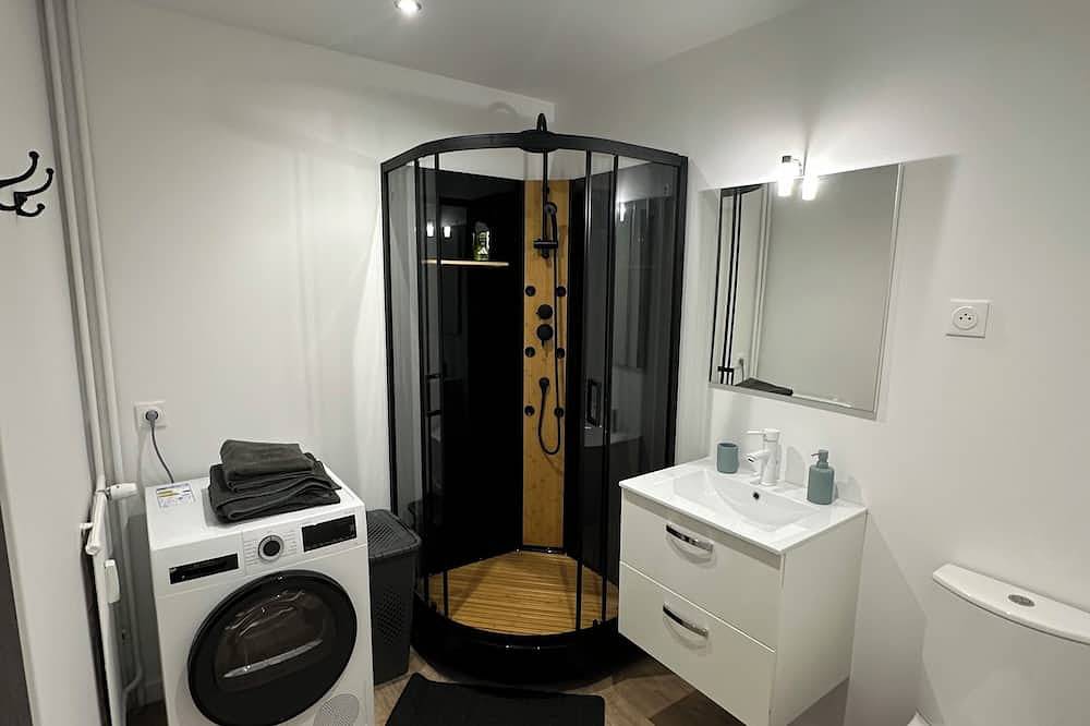 Appartement entier, Jacuzzi Privé & Cinéma – Suite Romantique in Essey-lès-Nancy, Région de Nancy