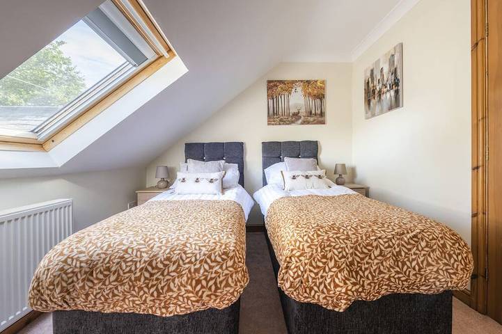 Stunning 5-Bedroom Home in Truro in Cornwall