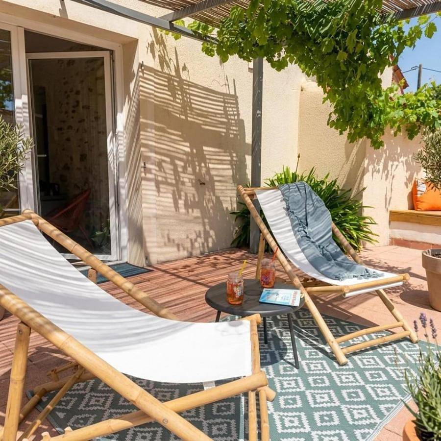 Suite privée avec salon et coin cuisine extérieur in Sainte-Flaive-des-Loups, Vallée de la Loire