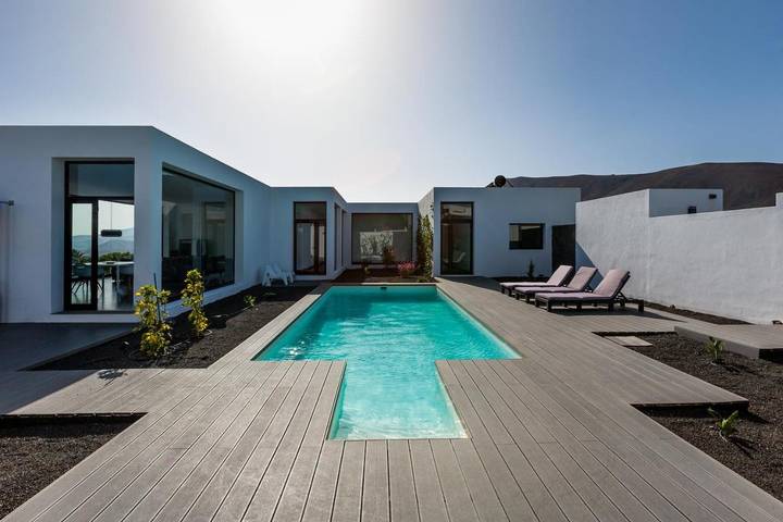 Chalet para 6 personas, con Jacuzzi y Terraza además de Jardín y Piscina en Conil (Lanzarote)