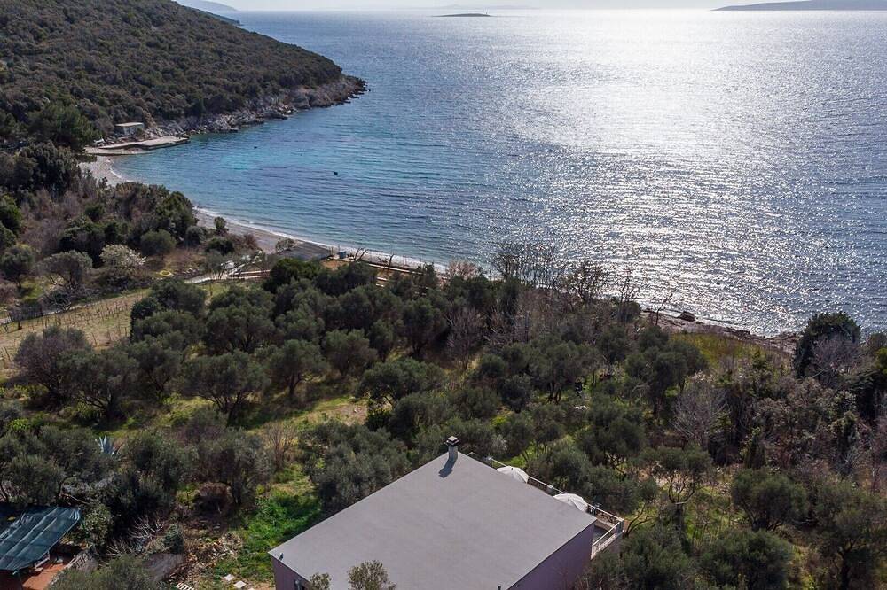 Ferienhaus Oceanne 30m vom Strand mit Meerblick und Garten in Martinscica, Cres