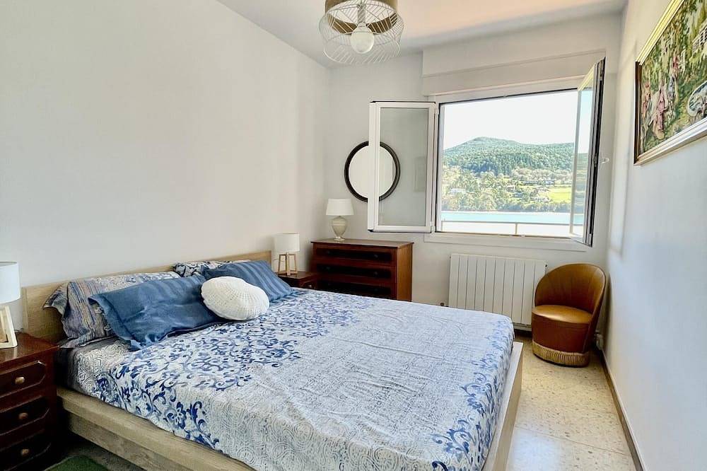 Entire apartment, San Antonio Beach Flat in Urdaibai Biosphere Reserve