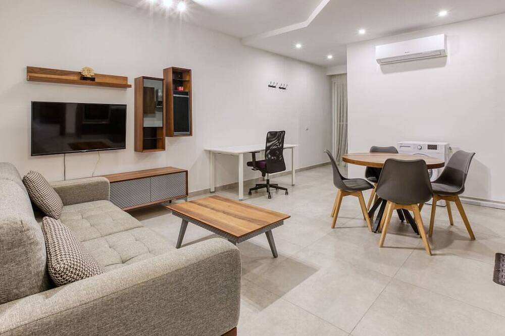 Apartamento inteiro, Modern Swieqi 1Br home with Pool Access in San Giljan, Ilha de Malta