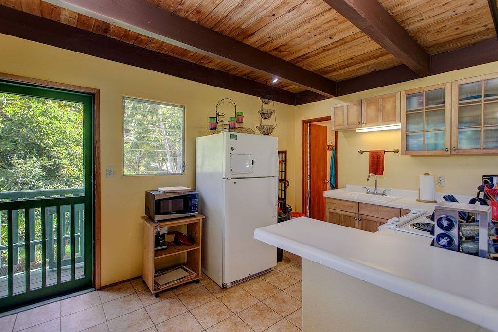 Kehena Treetop Bungalow - wenige Minuten vom neuen schwarzen Sandstrand von Pohoiki! in Kehena Beach, Kalapana