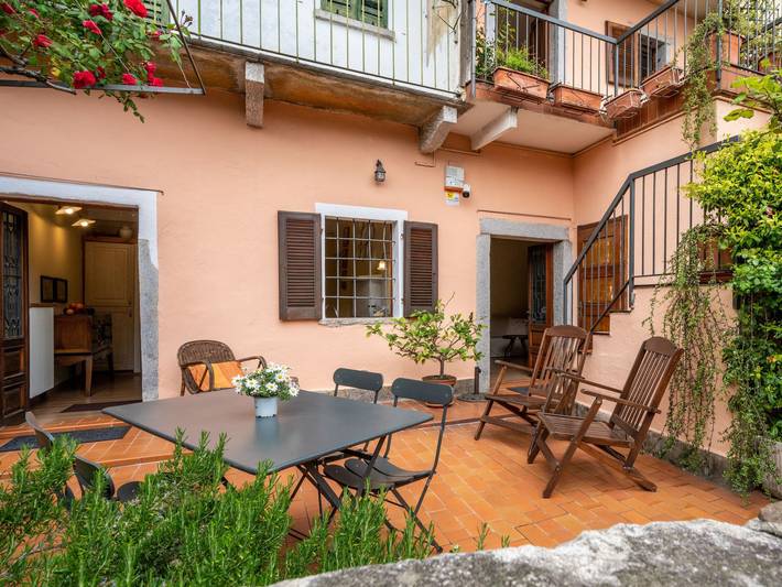 Ferienhaus für 5 Personen, mit Balkon und Terrasse sowie Garten und Seeblick