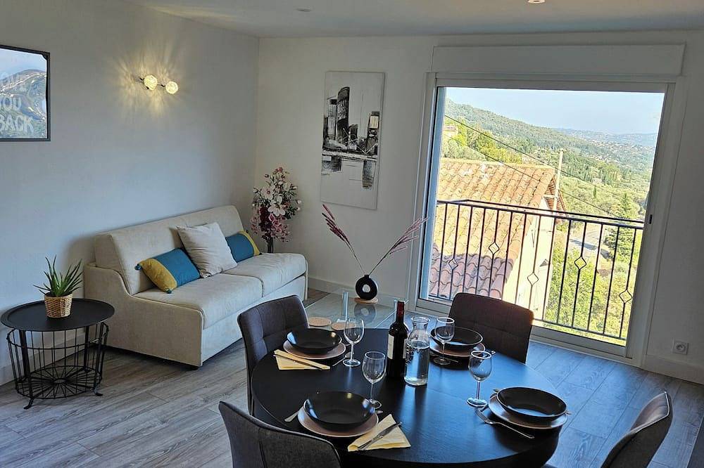 Entire apartment, Superbe Appartement Neuf, 4 Couchages, Jardin et vue Mer, au Cœur du Village ! in Spéracèdes, Cannes region