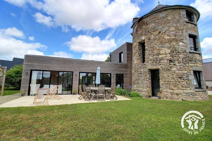 Gîte pour 10 personnes, avec Jacuzzi et Terrasse ainsi que Jardin et Vue à Hillion