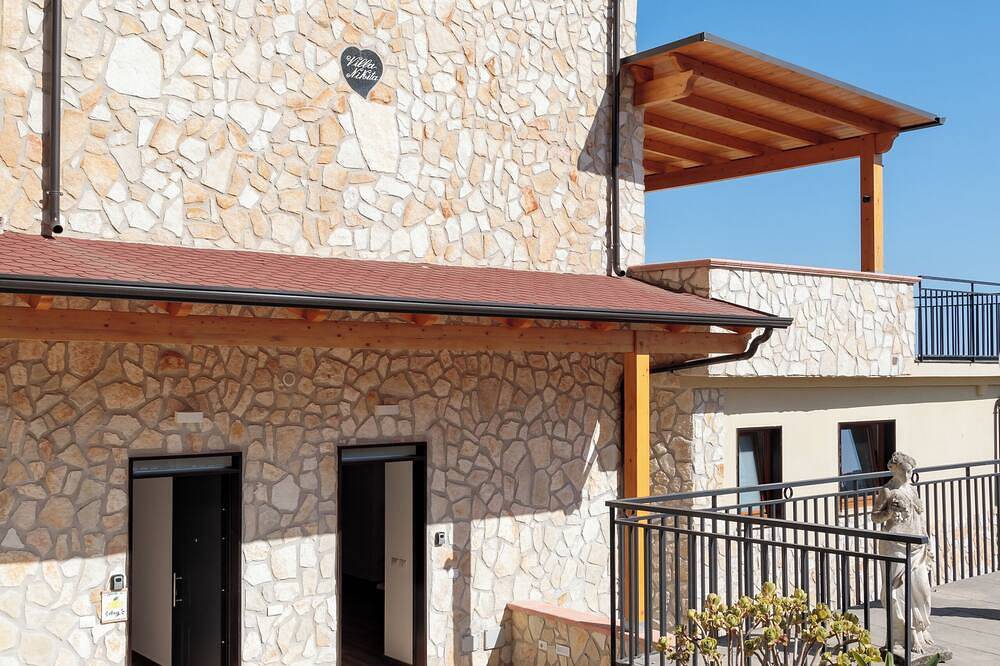 Villa Nikita nestled in the greenery of Capodimonte with breathtaking views and ample space. in Neapel, Neapel Provinz