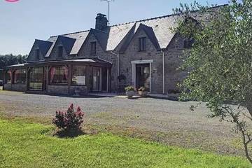 Location de vacances pour 12 personnes, avec terrasse et jardin, animaux acceptés dans Bourguenolles