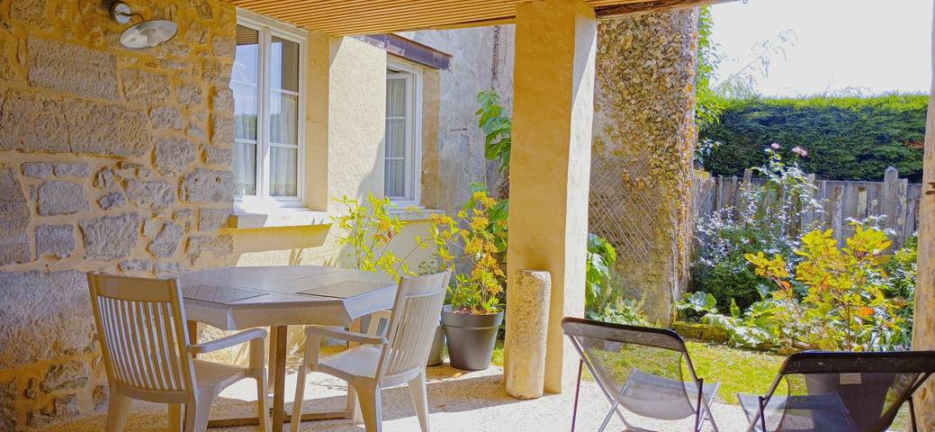 Gîte pour 2 personnes, avec jardin ainsi que terrasse et jacuzzi à La Bachellerie
