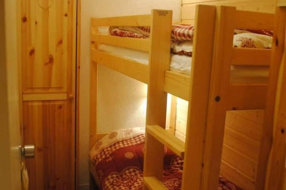 Entire apartment, 75 / 5 000\nvery nice apartment at the foot of the slopes and the sports center in Val Thorens, Les Trois Vallées