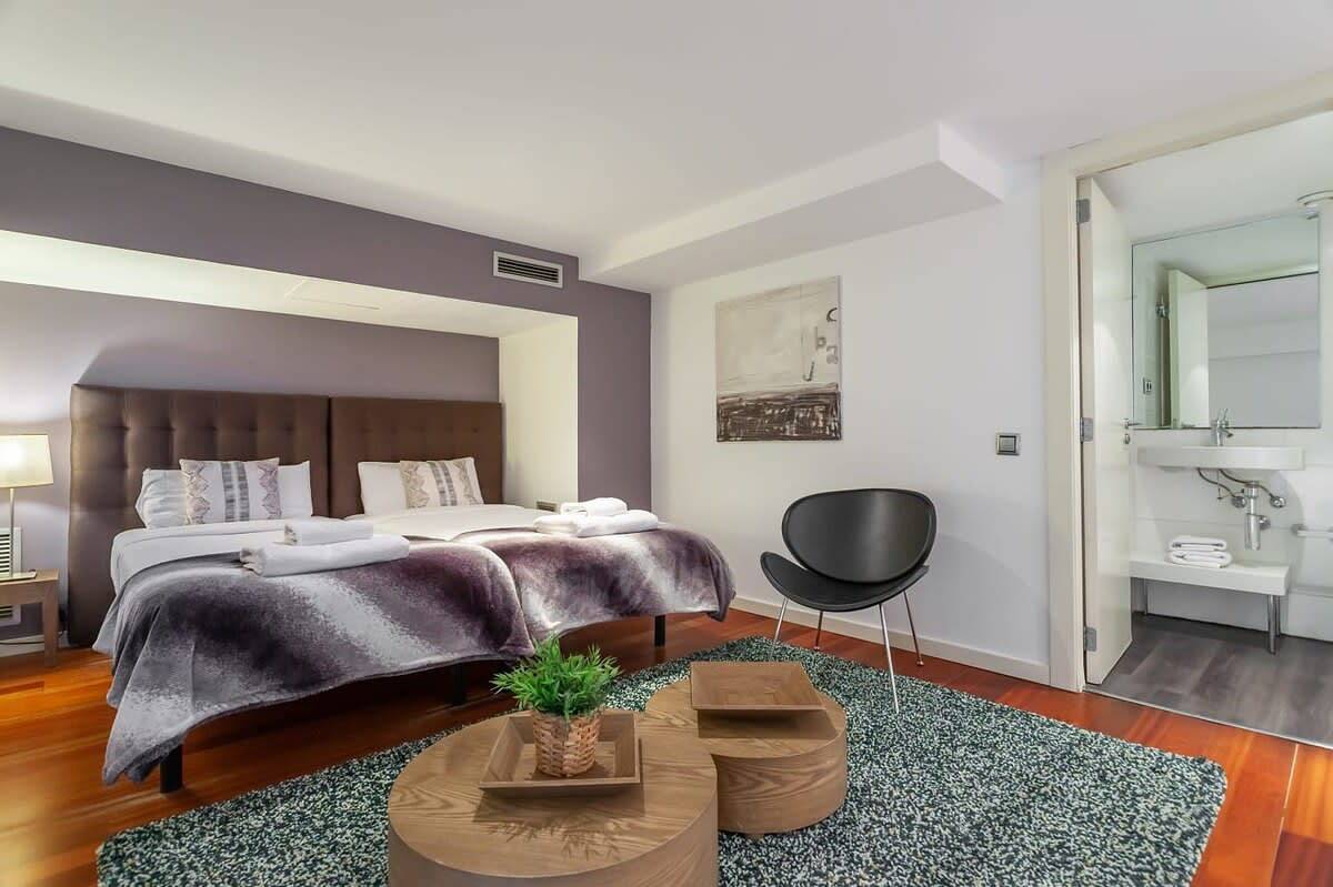 Appartamento intero, 3bedroom Duplex with balcony in plaza Cataluña in Barcelona Centre, Barcellona