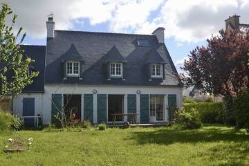 Location de vacances pour 11 personnes, avec jardin et terrasse dans Plage Kerler Fouesnant