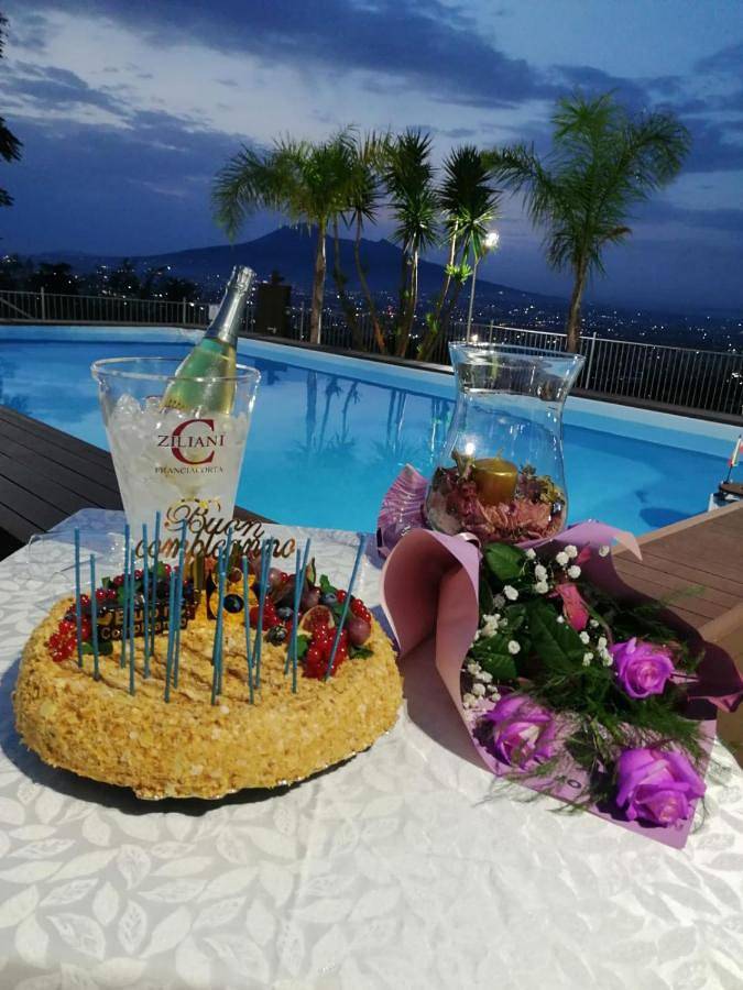 Chambre d’hôte pour 3 personnes, avec vue ainsi que jardin et piscine, adapté aux familles