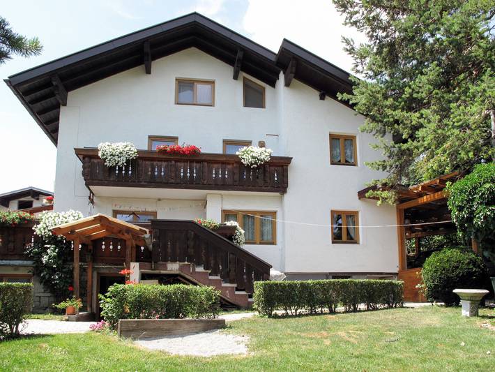 Ferienwohnung für 8 Personen, mit Balkon und Terrasse sowie Garten in Imst