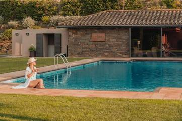 Hôtel pour 3 personnes, avec vue et jardin ainsi que piscine et sauna, animaux acceptés à Navata