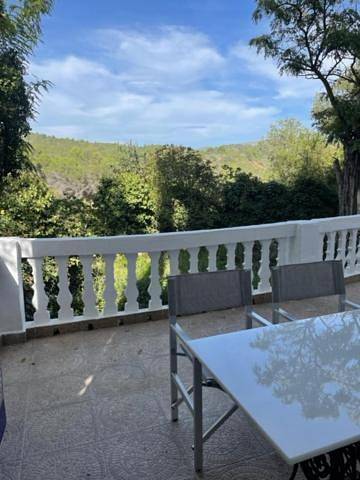 Apartamento para 5 personas, con Balcón y Terraza además de Jardín y Vistas en Navajas